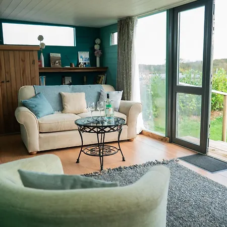 Swallowfield Glamping- Lake View Yeovil Exterior photo