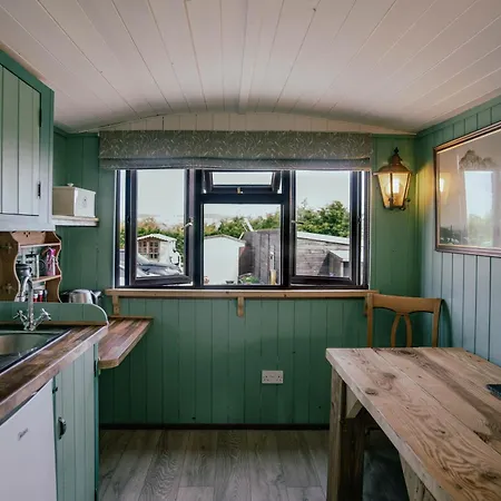 Swallowfield Glamping- Lake View Yeovil Exterior photo
