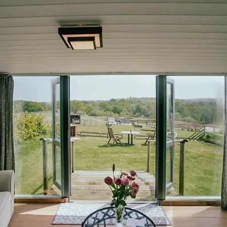 Swallowfield Glamping- Lake View Yeovil Exterior photo