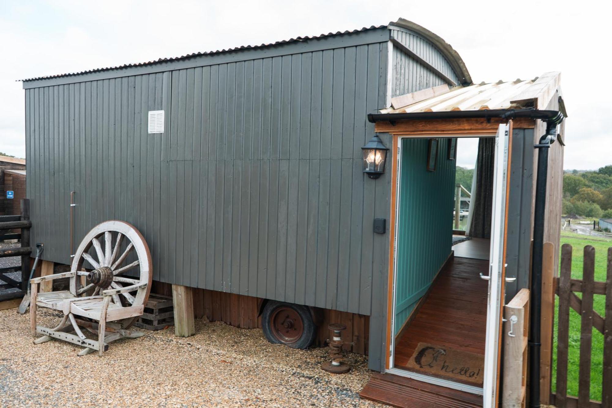 Swallowfield Glamping- View Campsite *