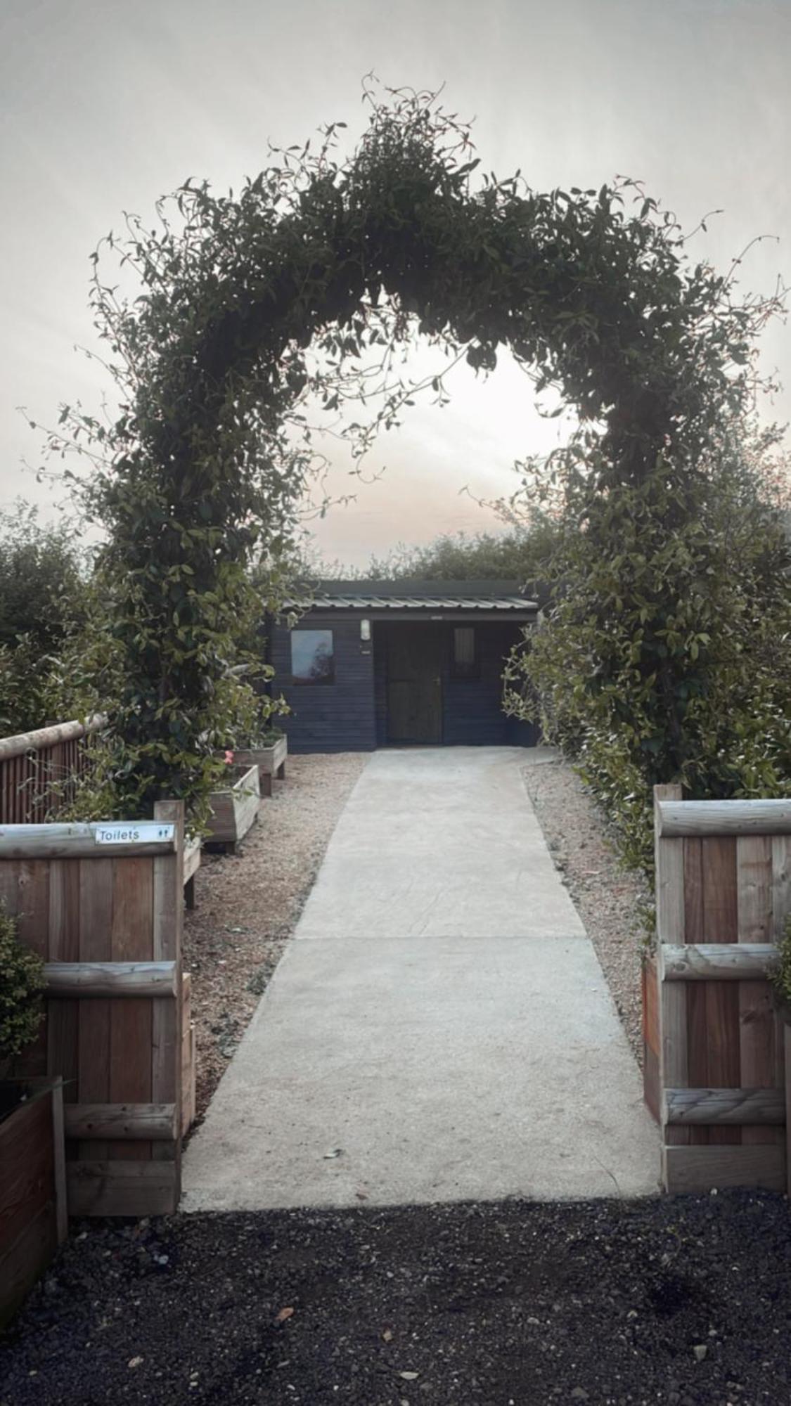 Campsite Swallowfield Glamping- View *